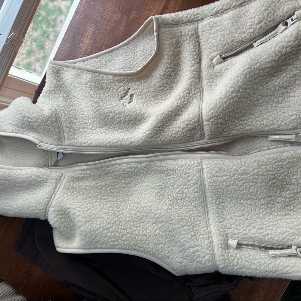 Aritzia TNA polartec thermal pro Cream Fleece Vest